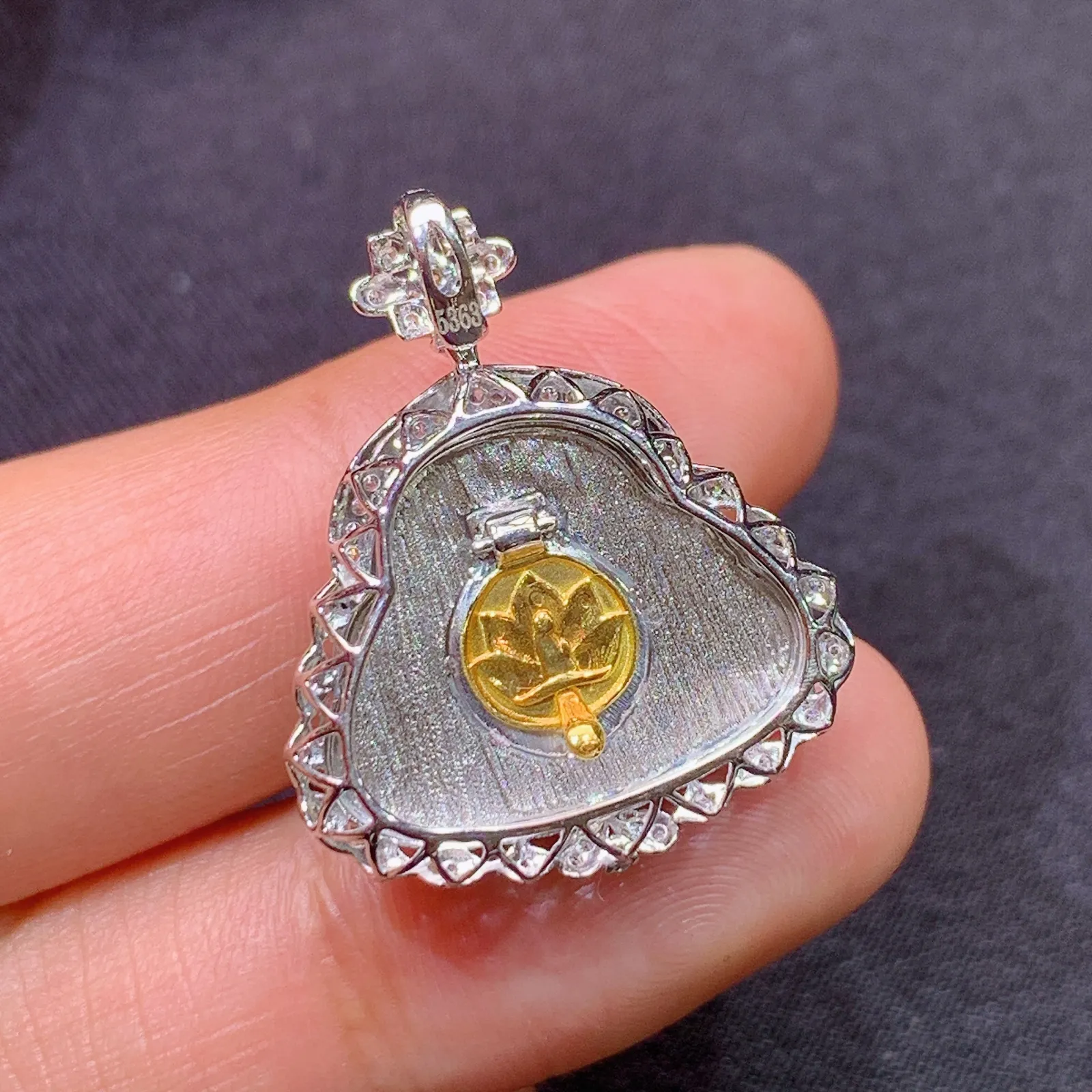 飘绿笑佛吊坠，18k金镶嵌，冰润色阳，品相好，种水足，Fj 尺寸25.9*21.1*8.5