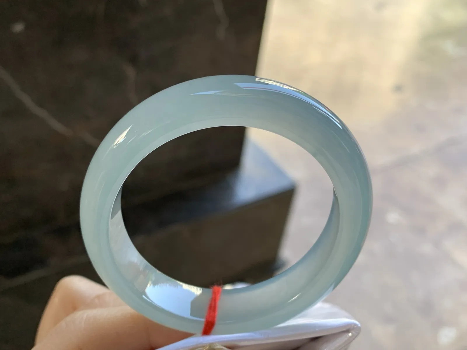 56-12.9-8.3

冰种贵妃镯^_^冰味十足 正圈53 54可以戴