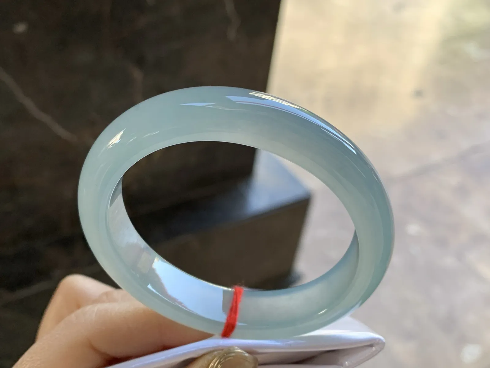 56-12.9-8.3

冰种贵妃镯^_^冰味十足 正圈53 54可以戴