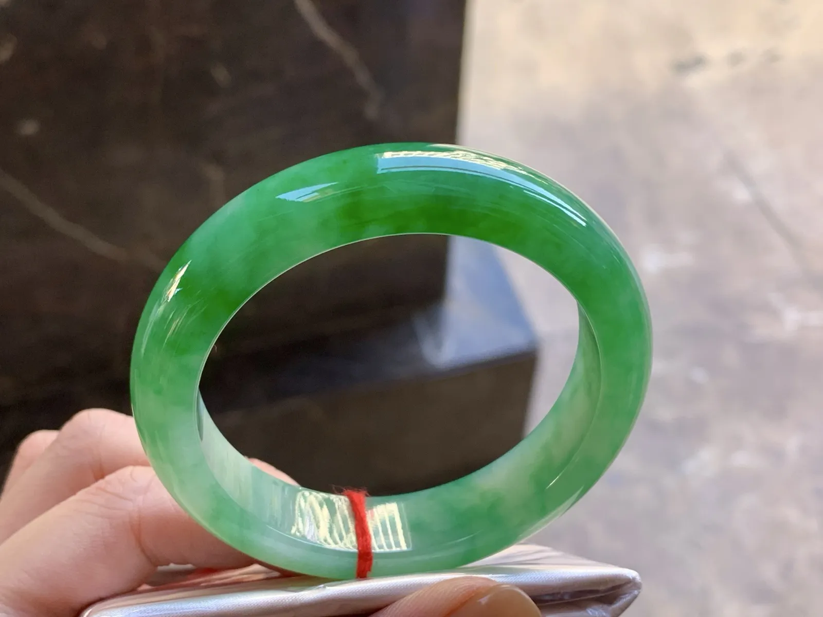 55.5-13.4-8.7

辣绿手镯^_^
颜色漂亮