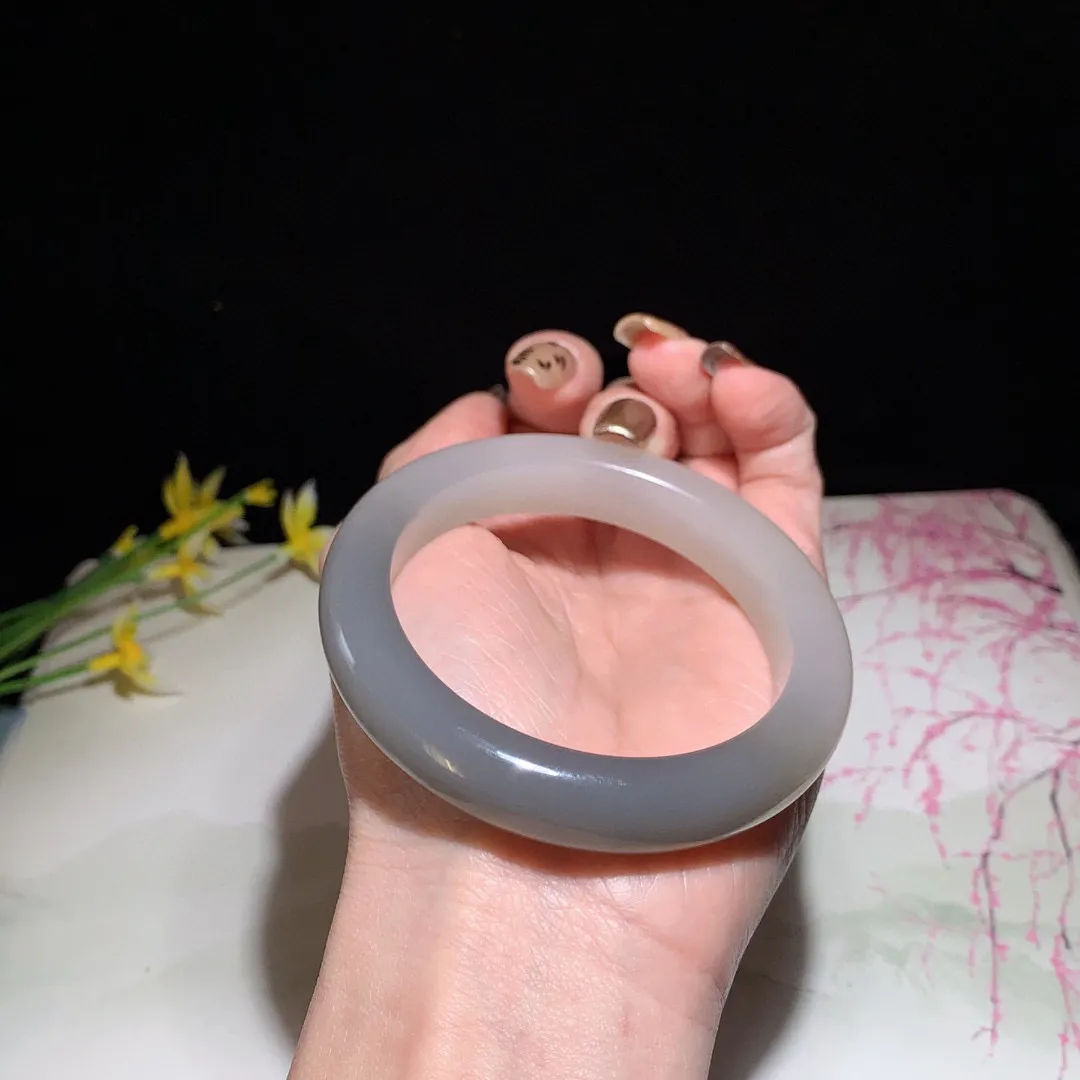 和田玉56圈口紫罗兰色手镯！玉质细腻油润 底色纯净 无裂无杂 脂粉好，品质好！