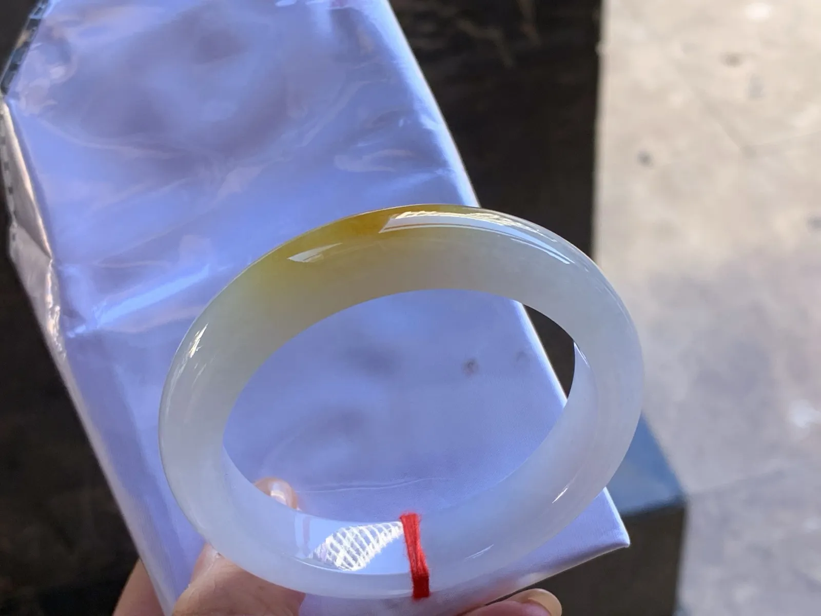 56-13.3-9

黄翡手镯^_^
水润独特