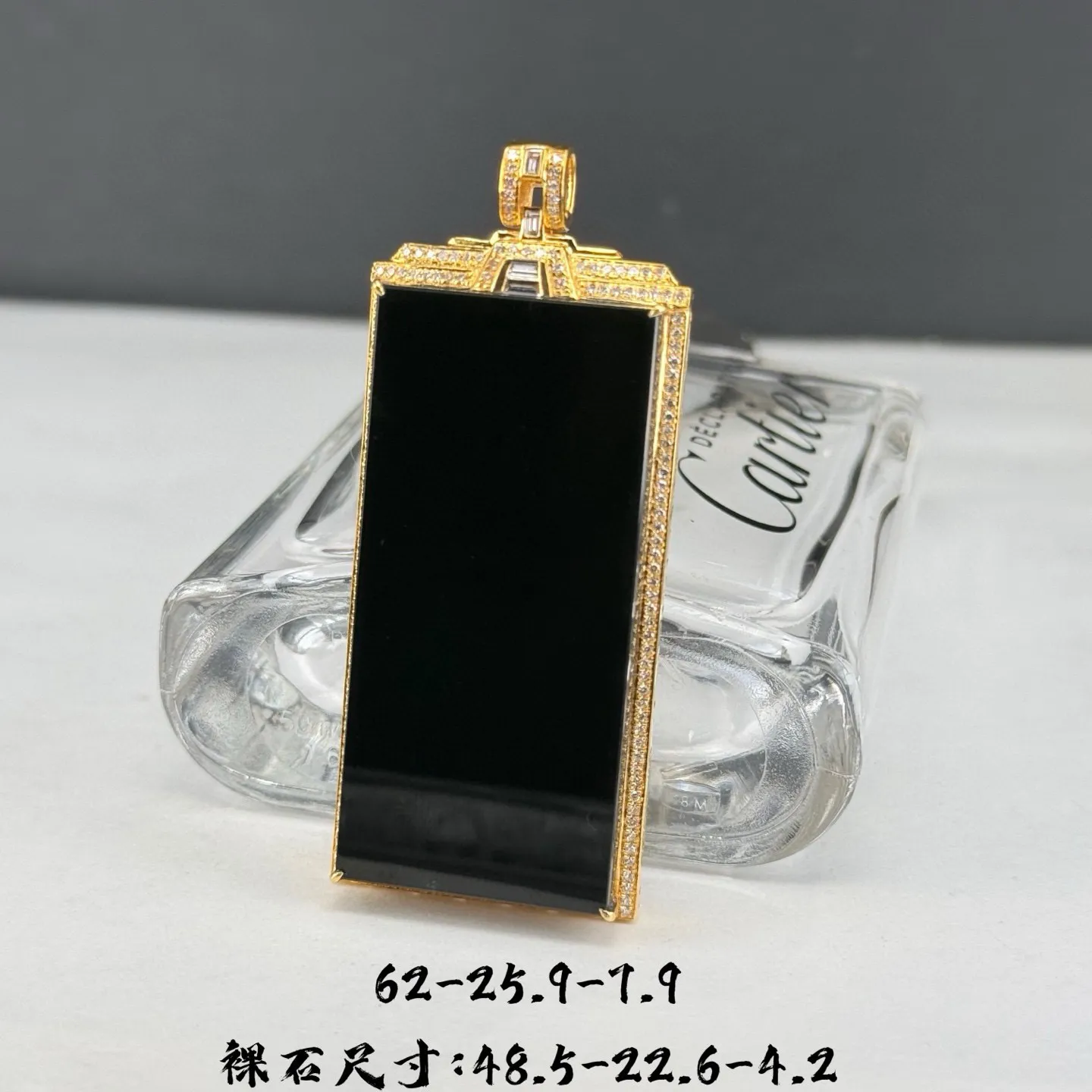 精品18k墨翠无事牌 种好色正 黑度极好 打灯通透 油性十足 尺寸62