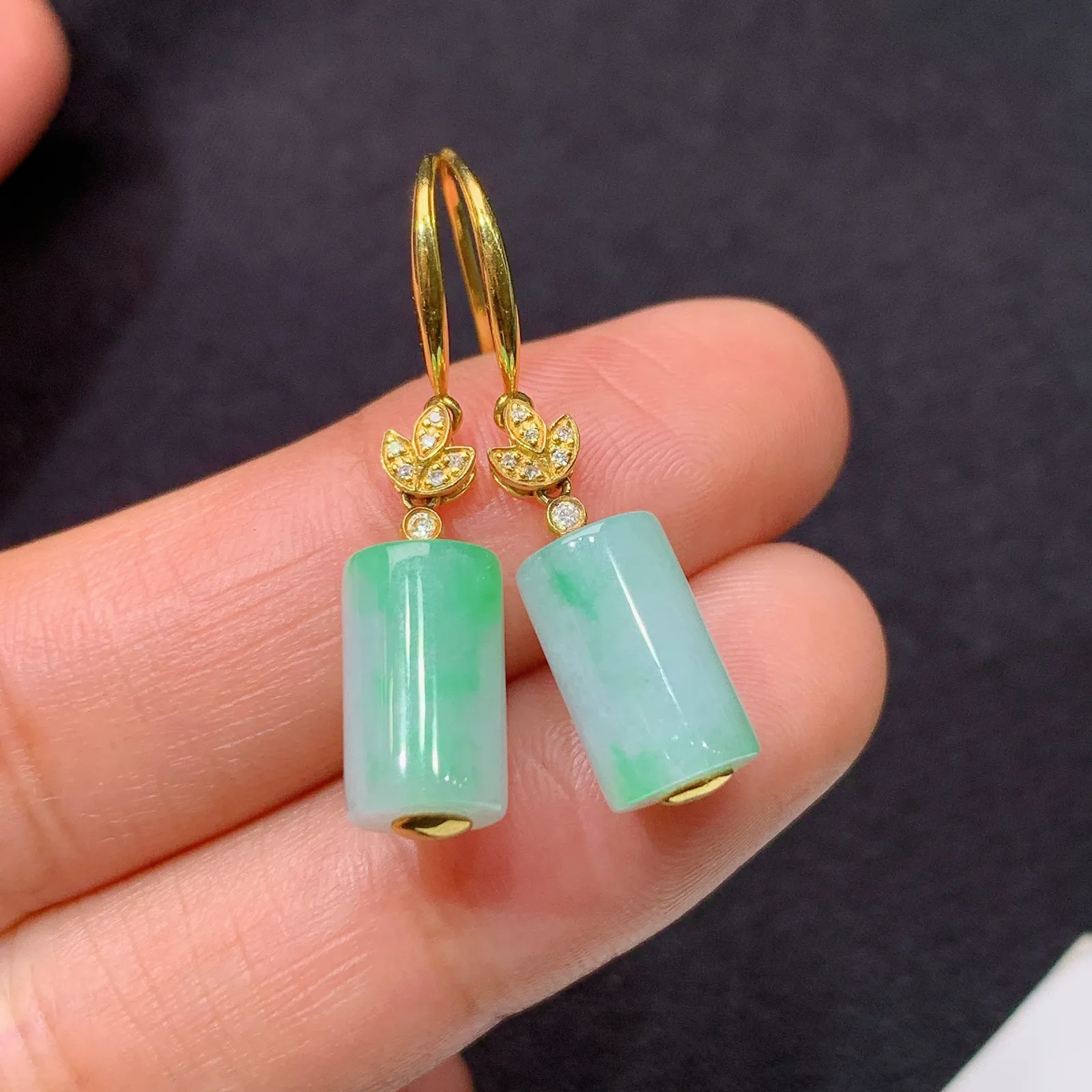 飘绿平安柱耳坠，18k金镶嵌，简约时尚，冰润细腻，种水足，Lh 尺寸11.1*6.7