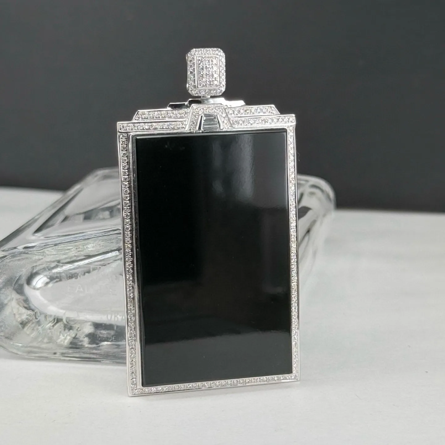 精品墨翠无事牌 种好色正 黑度极好 打灯通透 油性十足  尺寸61.7