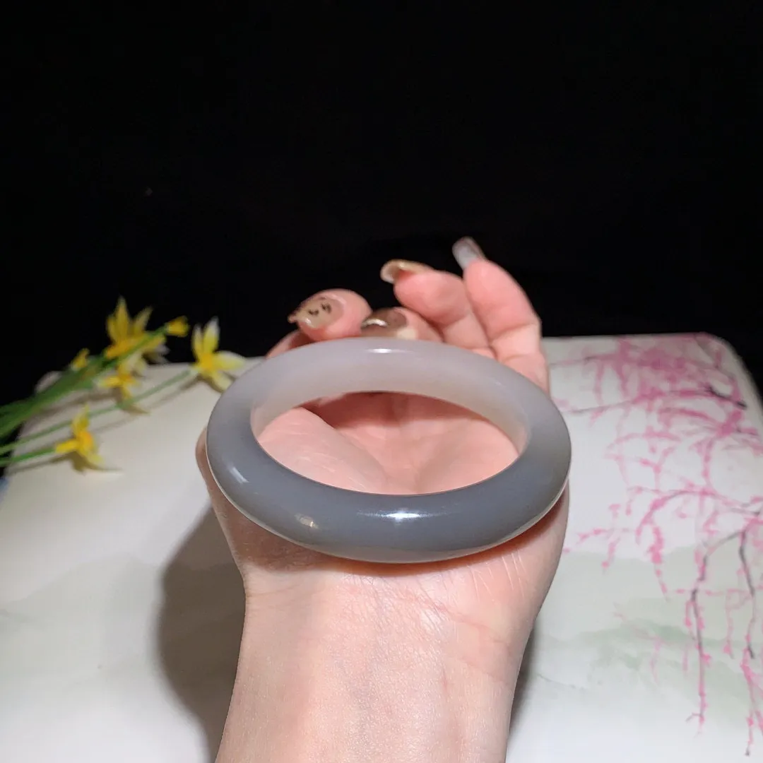 和田玉56圈口紫罗兰色手镯！玉质细腻油润 底色纯净 无裂无杂 脂粉好，品质好！