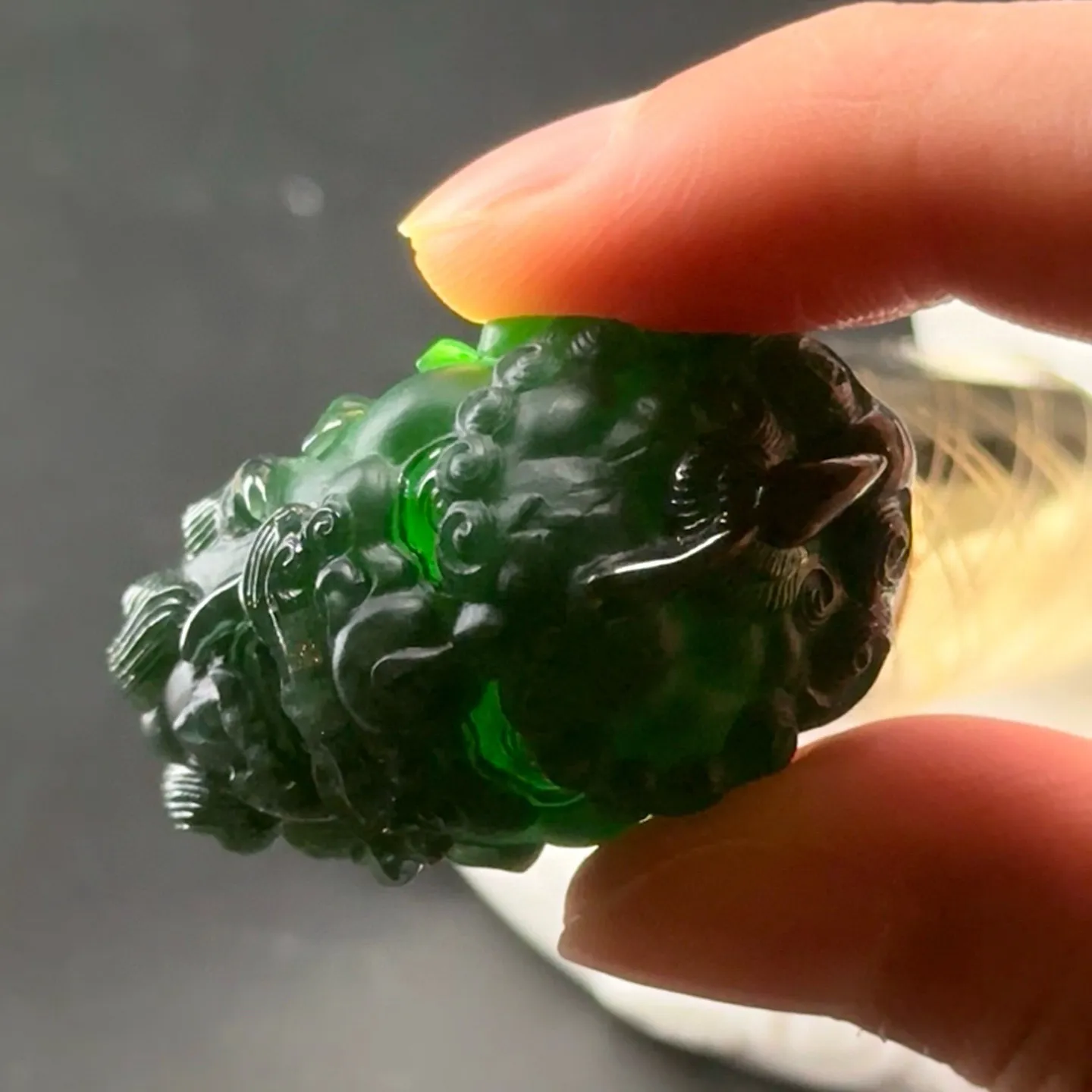 精品墨翠大龙头吊坠 种好色正 黑度好 打灯通透 油性十足 尺寸38.4