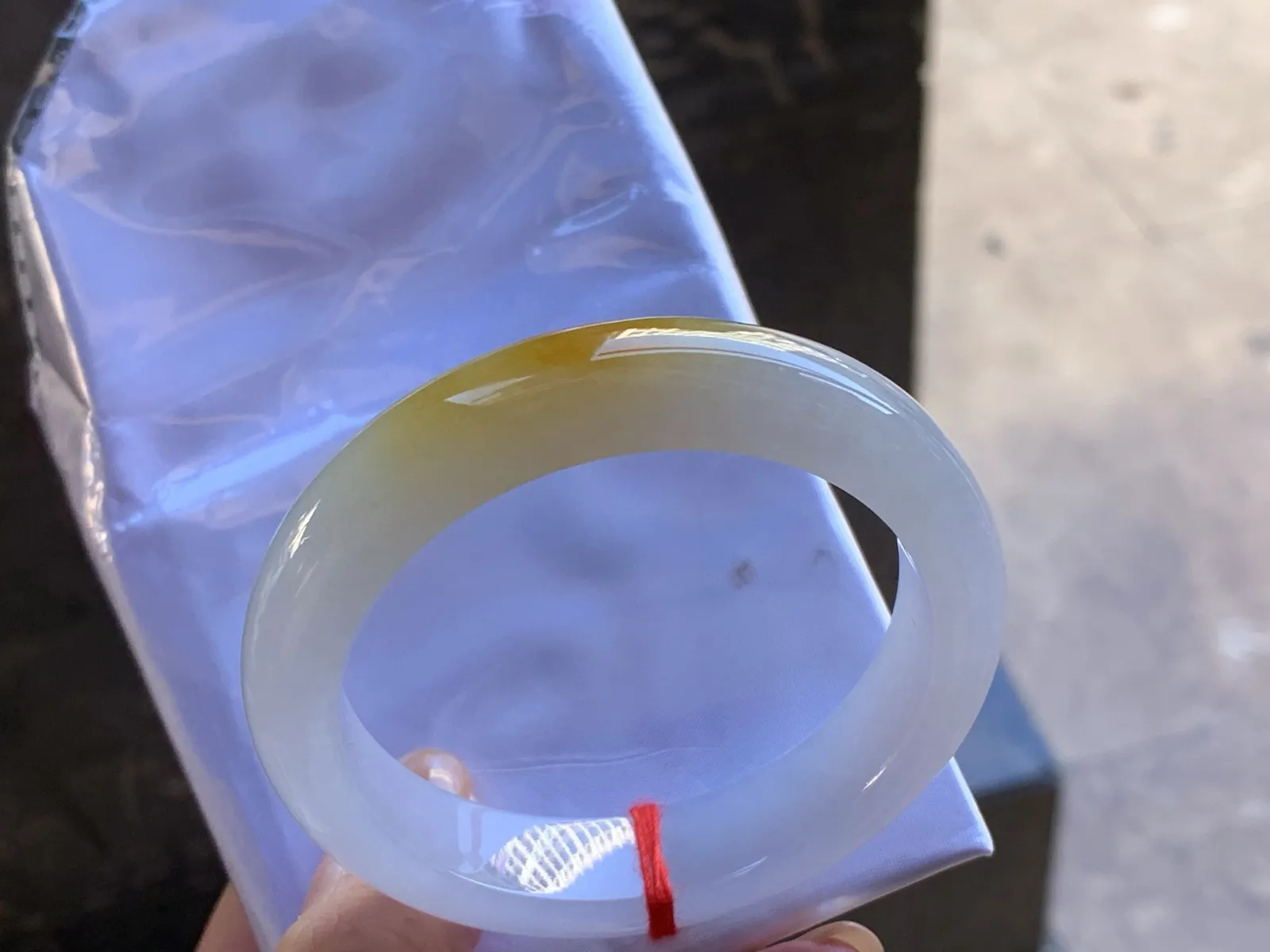 56-13.3-9

黄翡手镯^_^
水润独特