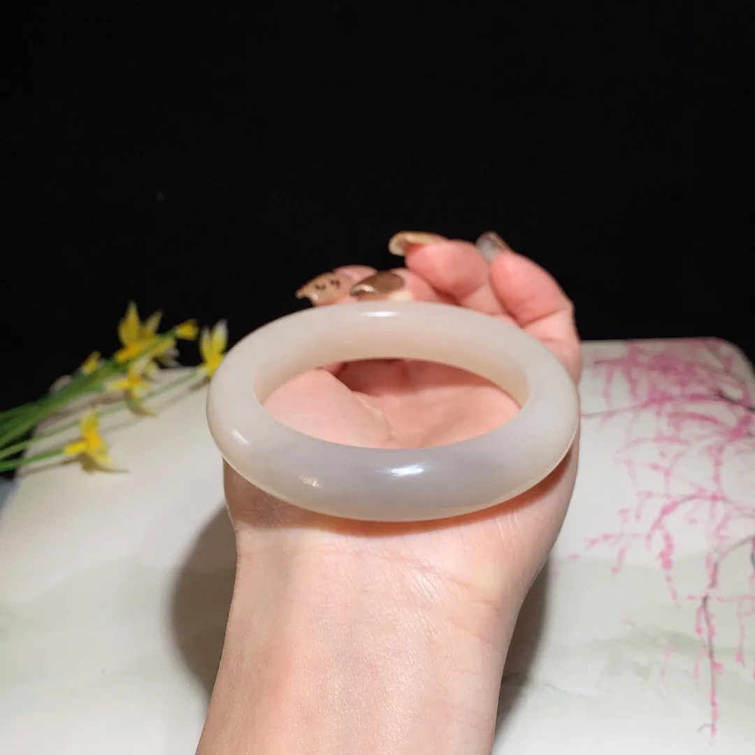 和田玉54.5圈口藕粉漂紫双色手镯！玉质细腻油润 底色纯净 无裂无杂 脂粉好，品质好！