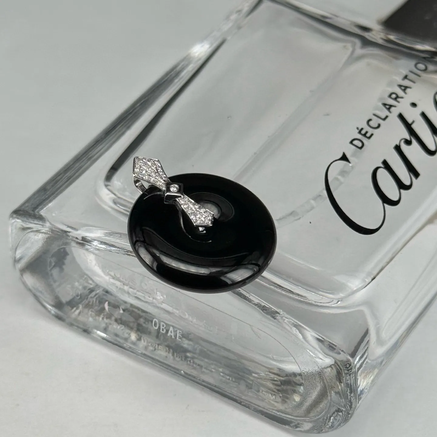 精品18k墨翠平安扣吊坠 种好色正 黑度极好 打灯通透 油性十足  尺寸25.1