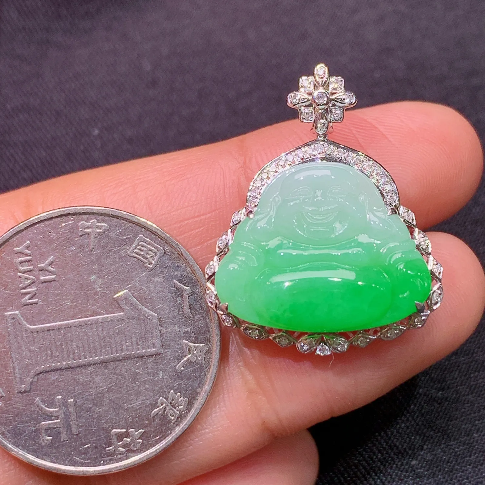 飘绿笑佛吊坠，18k金镶嵌，冰润色阳，品相好，种水足，Fj 尺寸25.9*21.1*8.5