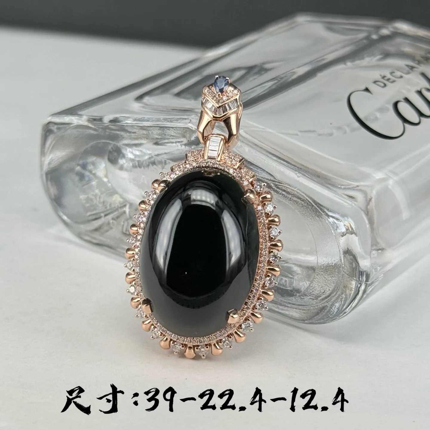 精品18k豪镶墨翠蛋面吊坠 种好色正 黑度极好 打灯通透 油性十足 尺寸39