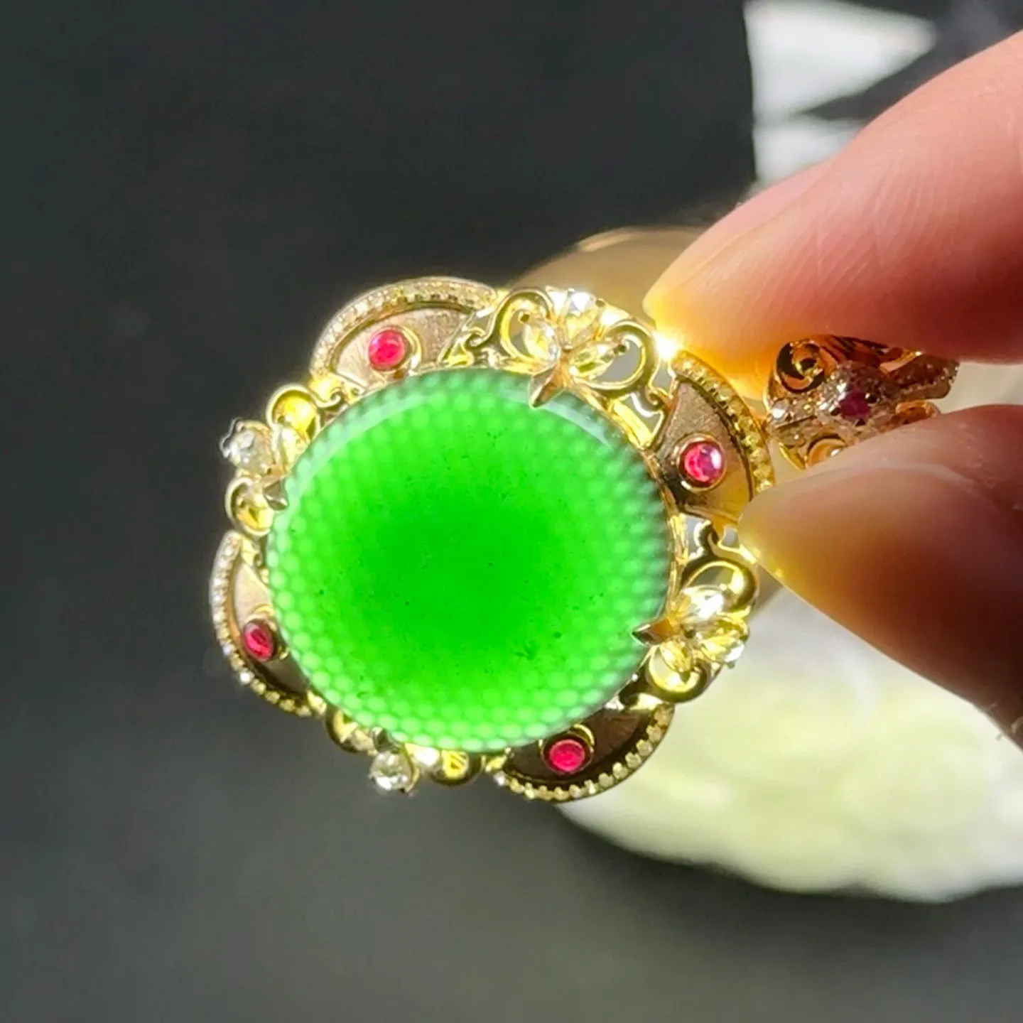 精品18k黄金墨翠蛋面吊坠 种好色正 黑度极好打灯通透 油性十足 尺寸37.2