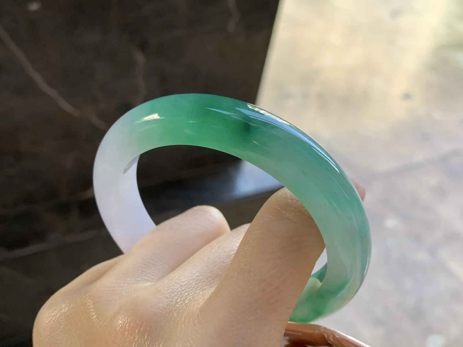 58-12.2-9.5

阳绿色手镯^_^有种有色 上手漂亮