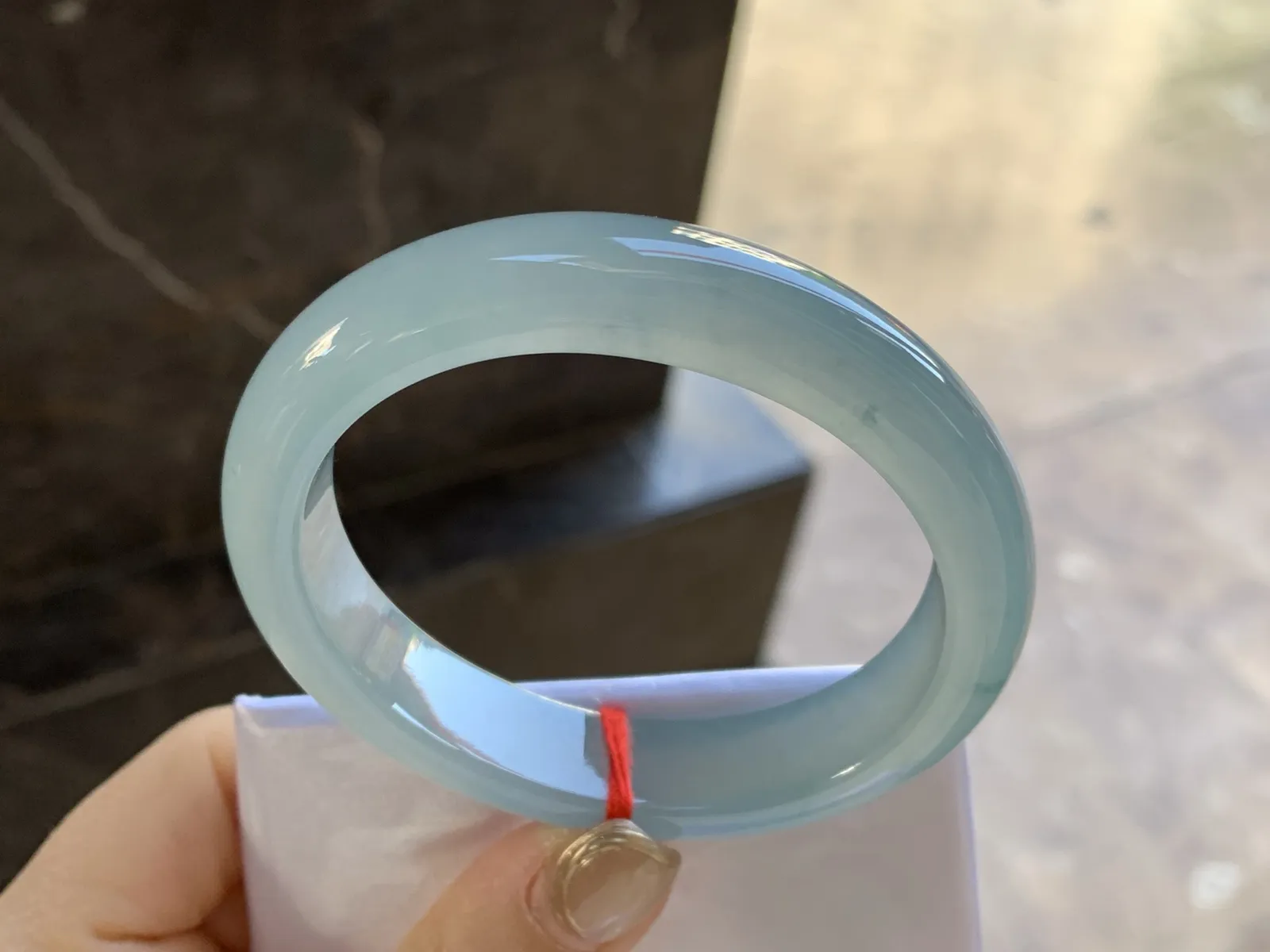 56-12.9-8.3

冰种贵妃镯^_^冰味十足 正圈53 54可以戴