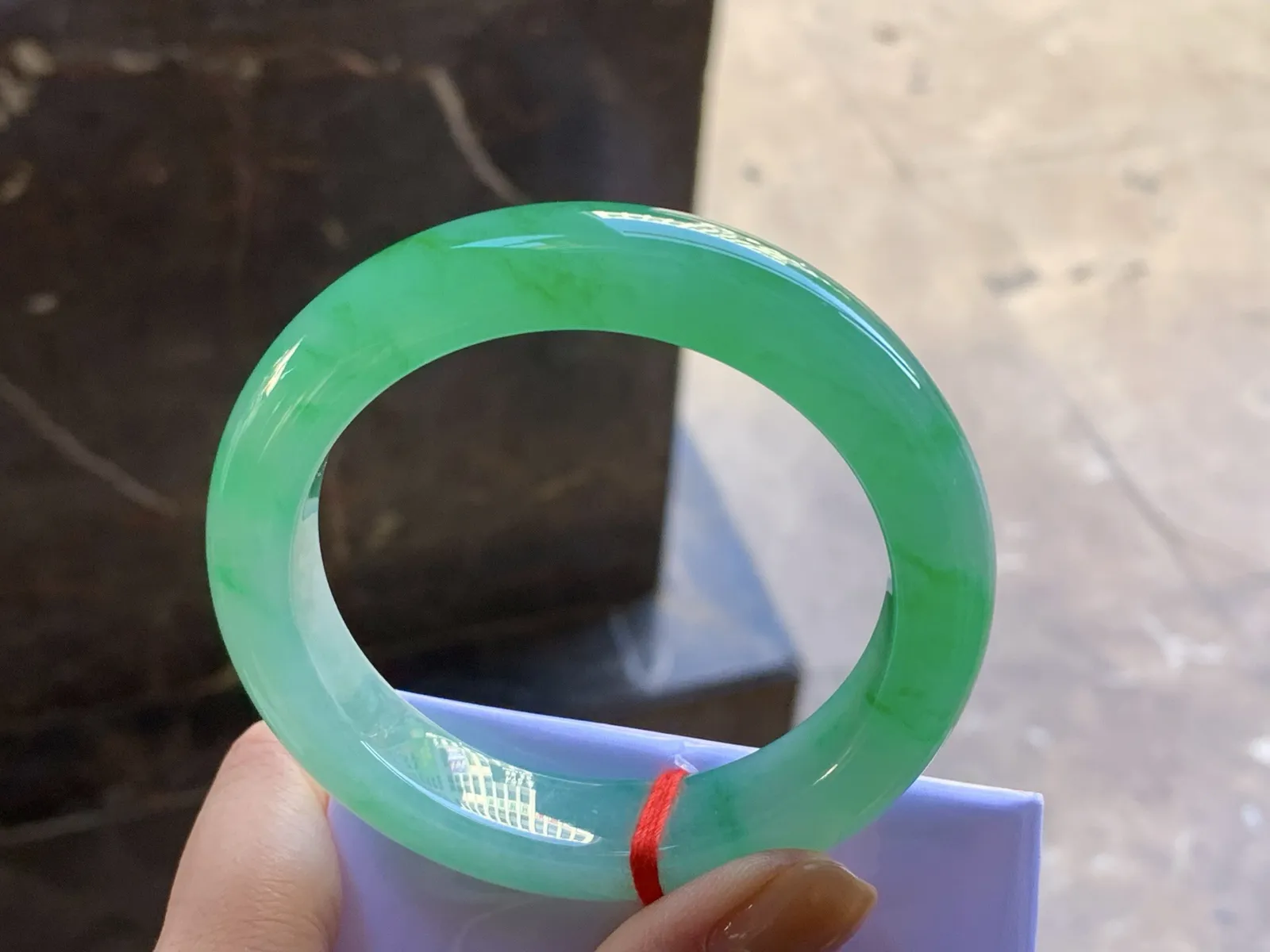 57.5-13.5-10

糯冰飘阳绿手镯^_^
种好水润