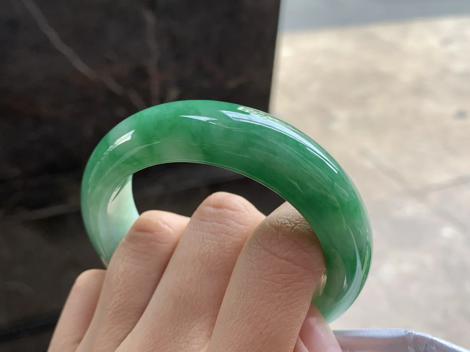 53-15.7-9.2

浓绿色宽版手镯^_^颜色浓郁 鲜艳