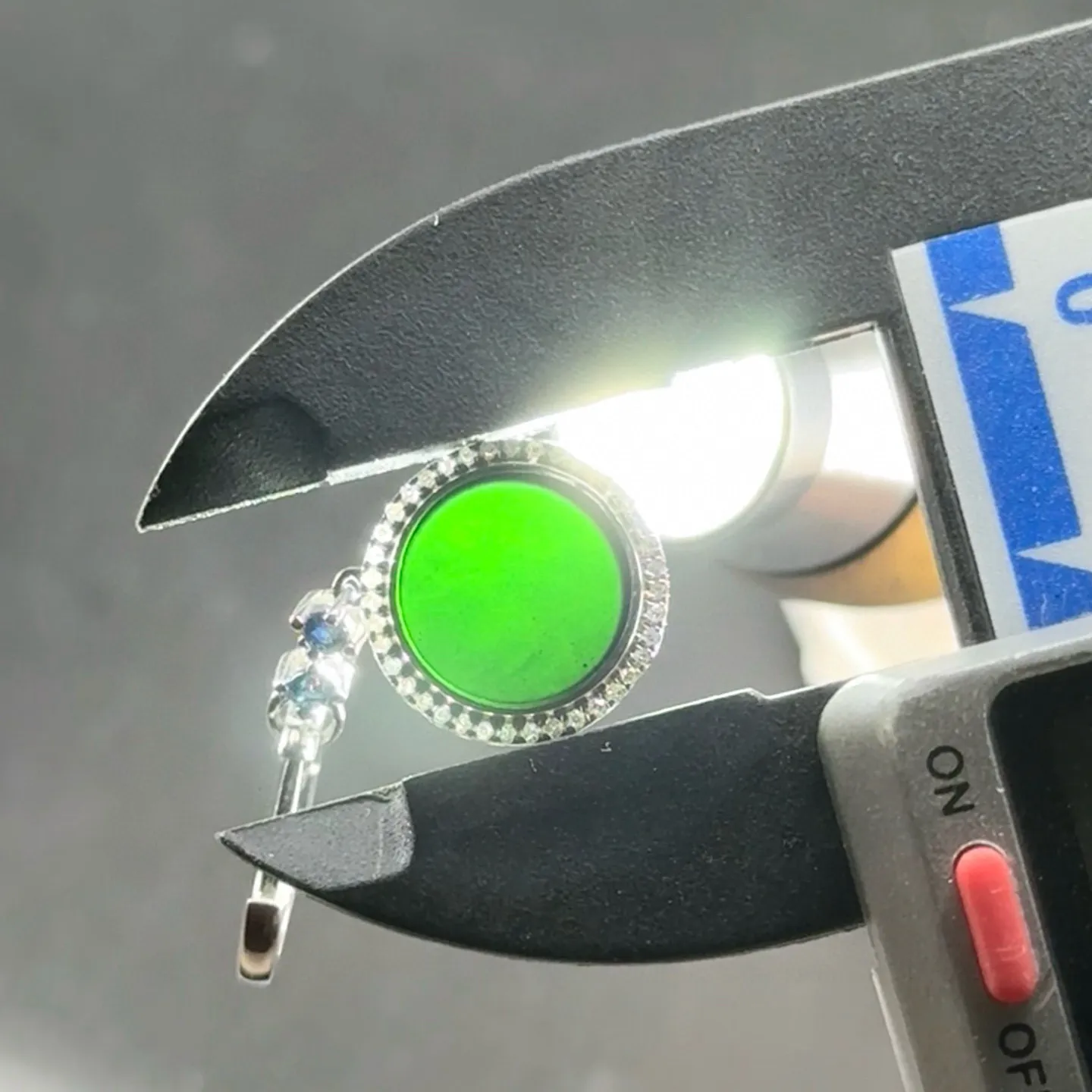 精品18k墨翠圆片耳坠 种好色正 黑度极好 打灯通透 油性十足 尺寸12.2