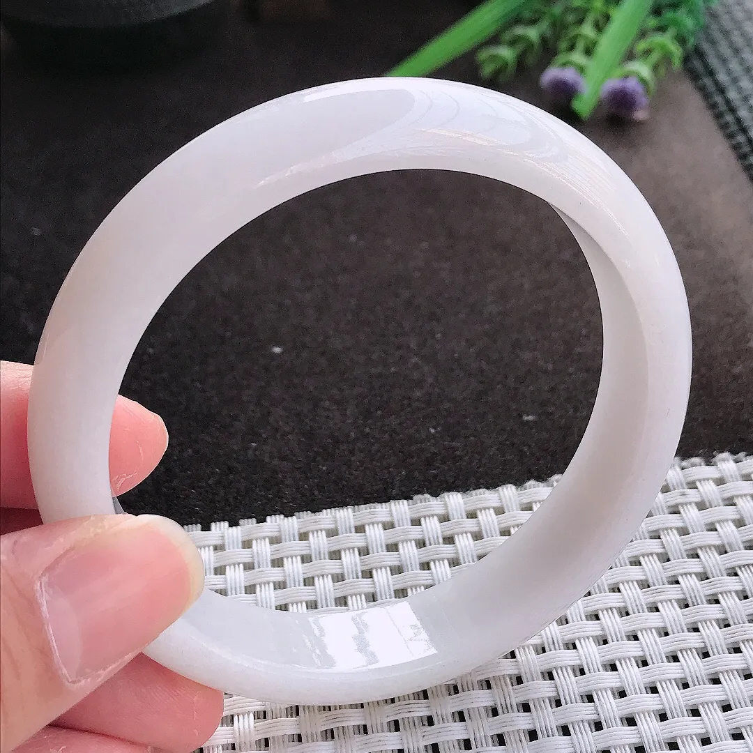 实拍翡翠A货63/13.9/8大圈口老坑秀气冰润月光白手镯宽边翡翠玉镯女款百搭