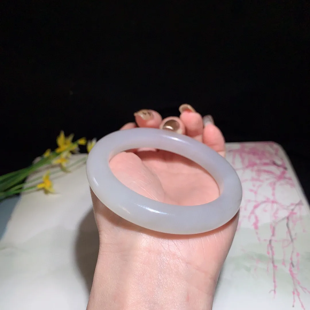 和田玉57圈口紫罗兰色手镯！冰底紫！玉质细腻油润 底色纯净 无裂无杂 脂粉好，品质好！