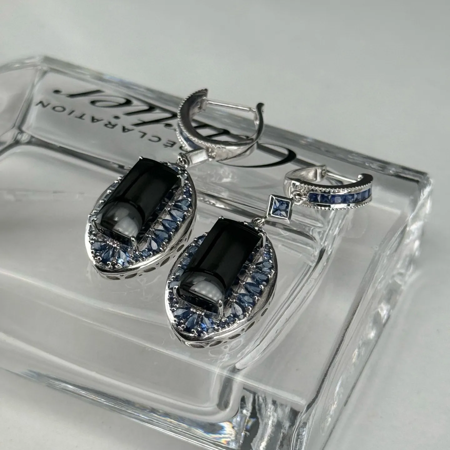 精品18k豪镶墨翠大耳坠 种好色正 黑度极好 打灯通透 油性十足 尺寸14.1