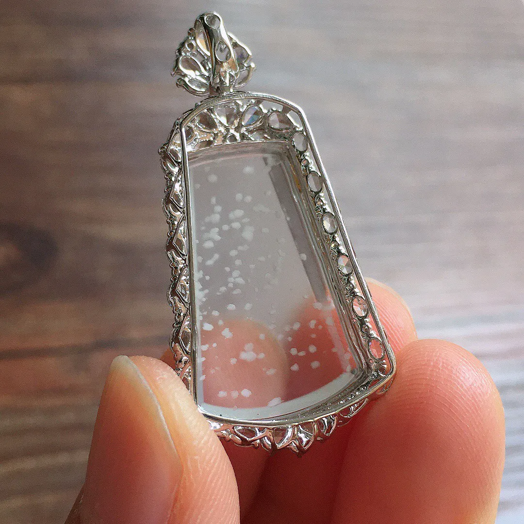 冰种无事牌吊坠，18k金镶嵌，冰润通透，玉质细腻，种水足，Yt 尺寸39.9*19*9