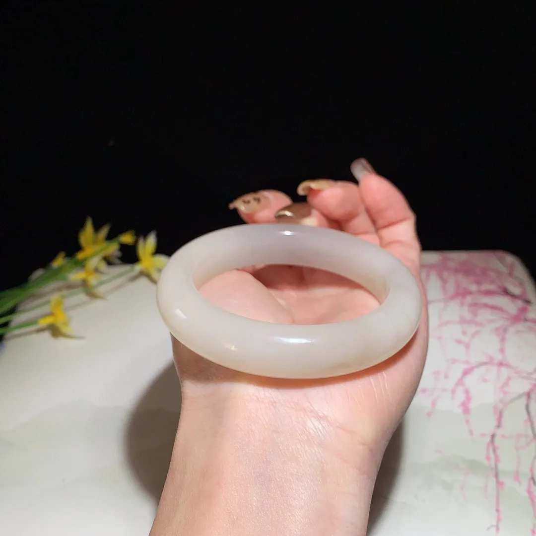 和田玉54.5圈口藕粉漂紫双色手镯！玉质细腻油润 底色纯净 无裂无杂 脂粉好，品质好！