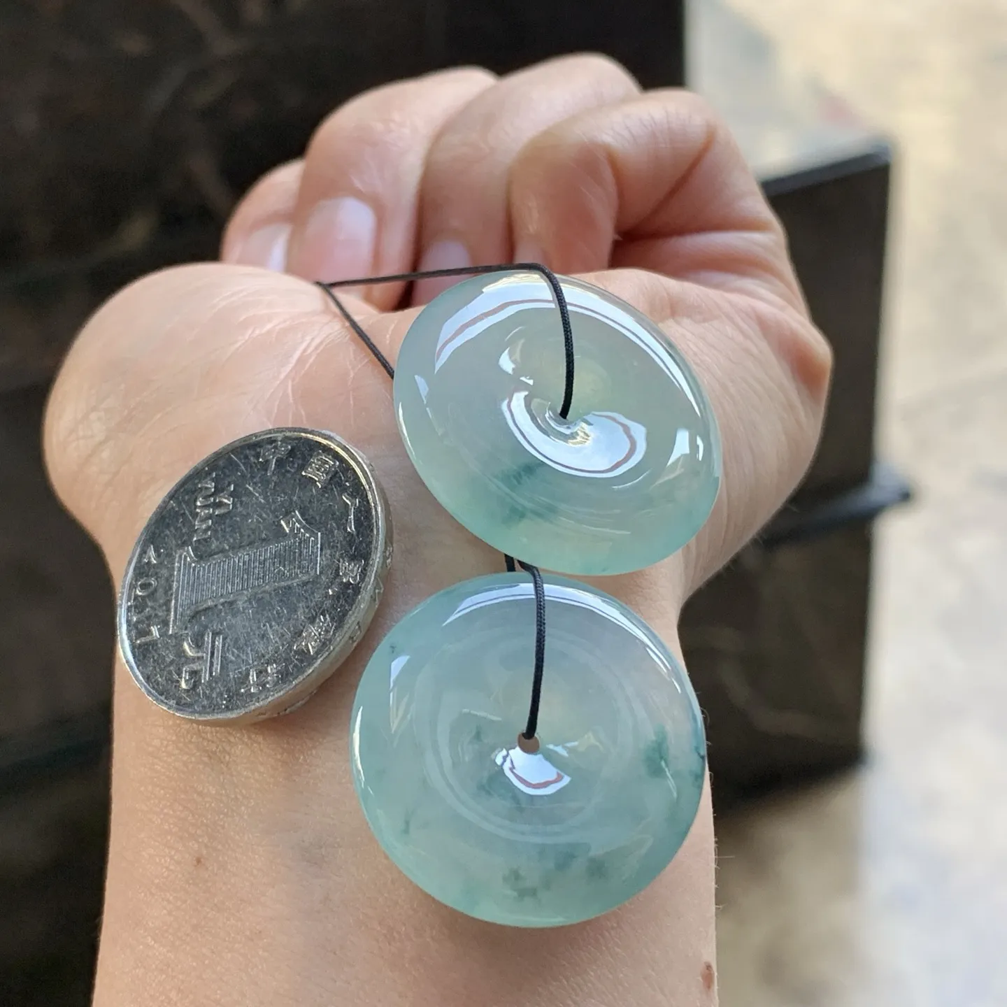 蓝花平安扣
尺寸：27.8-5.9mm26-5.6mm
一对 平安顺遂