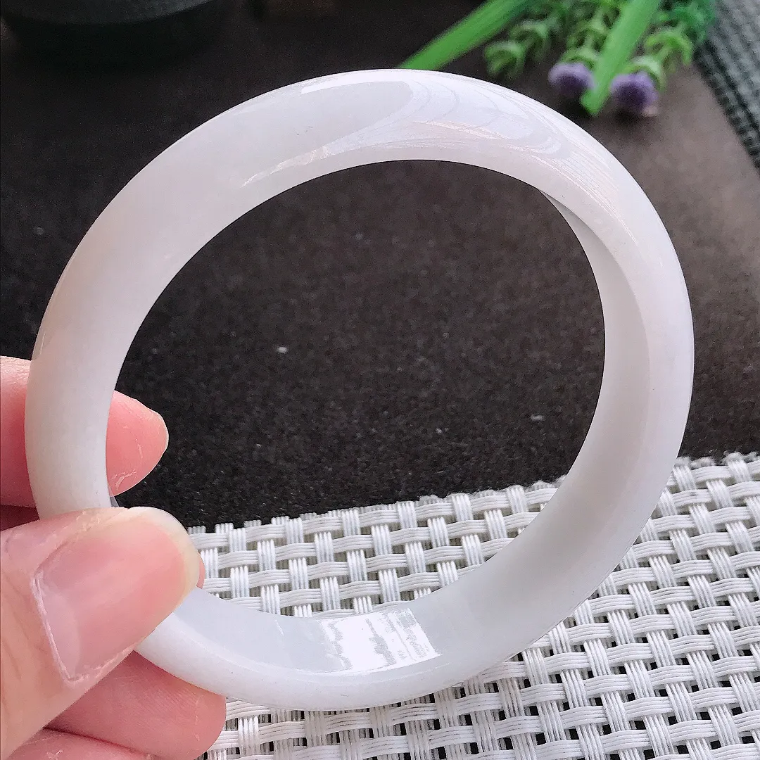 实拍翡翠A货63/13.9/8大圈口老坑秀气冰润月光白手镯宽边翡翠玉镯女款百搭