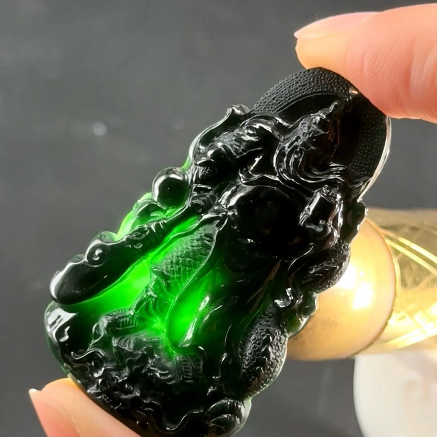 精品墨翠关公 种好色正 黑度极好 打灯通透 油性十足 尺寸51.3