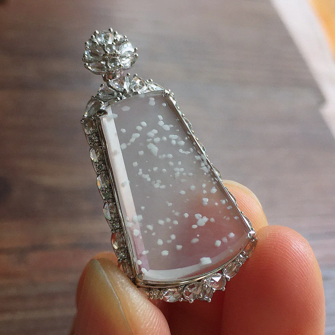 冰种无事牌吊坠，18k金镶嵌，冰润通透，玉质细腻，种水足，Yt 尺寸39.9*19*9