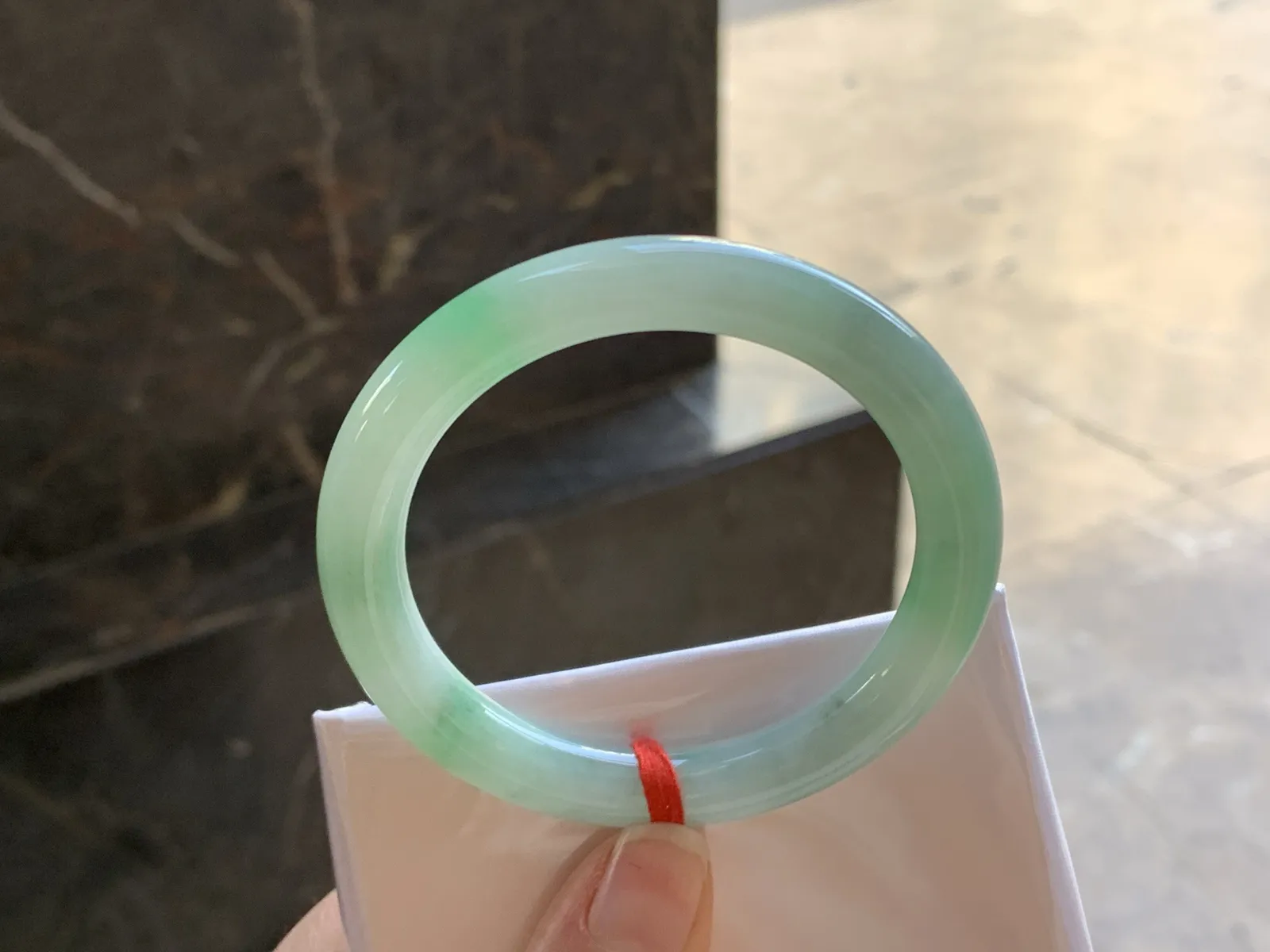 52-8.8

带色圆条手镯^_^细腻 清新