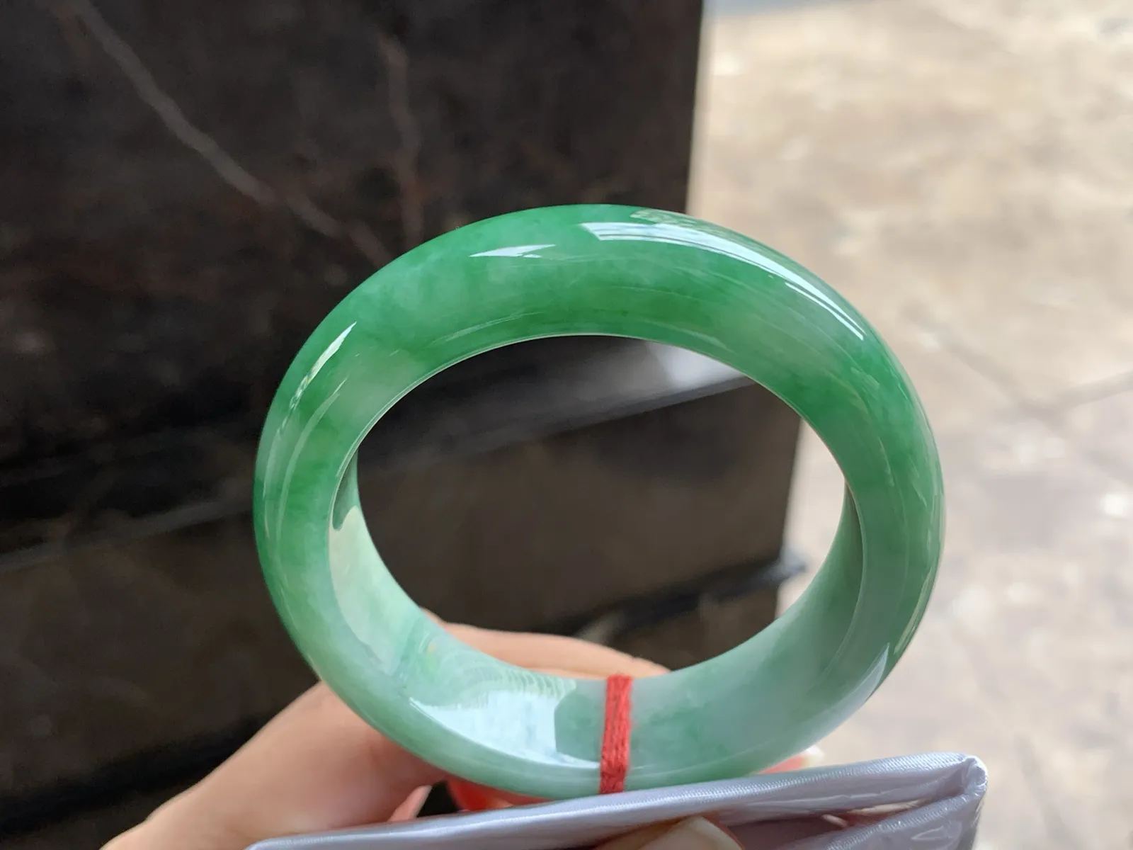 53-15.7-9.2

浓绿色宽版手镯^_^颜色浓郁 鲜艳