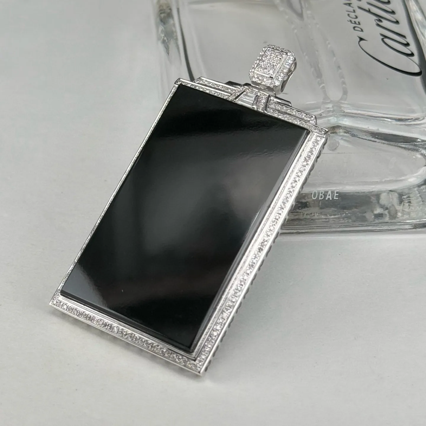 精品墨翠无事牌 种好色正 黑度极好 打灯通透 油性十足  尺寸61.7