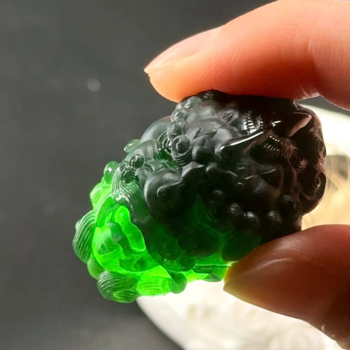 精品墨翠大龙头吊坠 种好色正 黑度好 打灯通透 油性十足 尺寸38.4