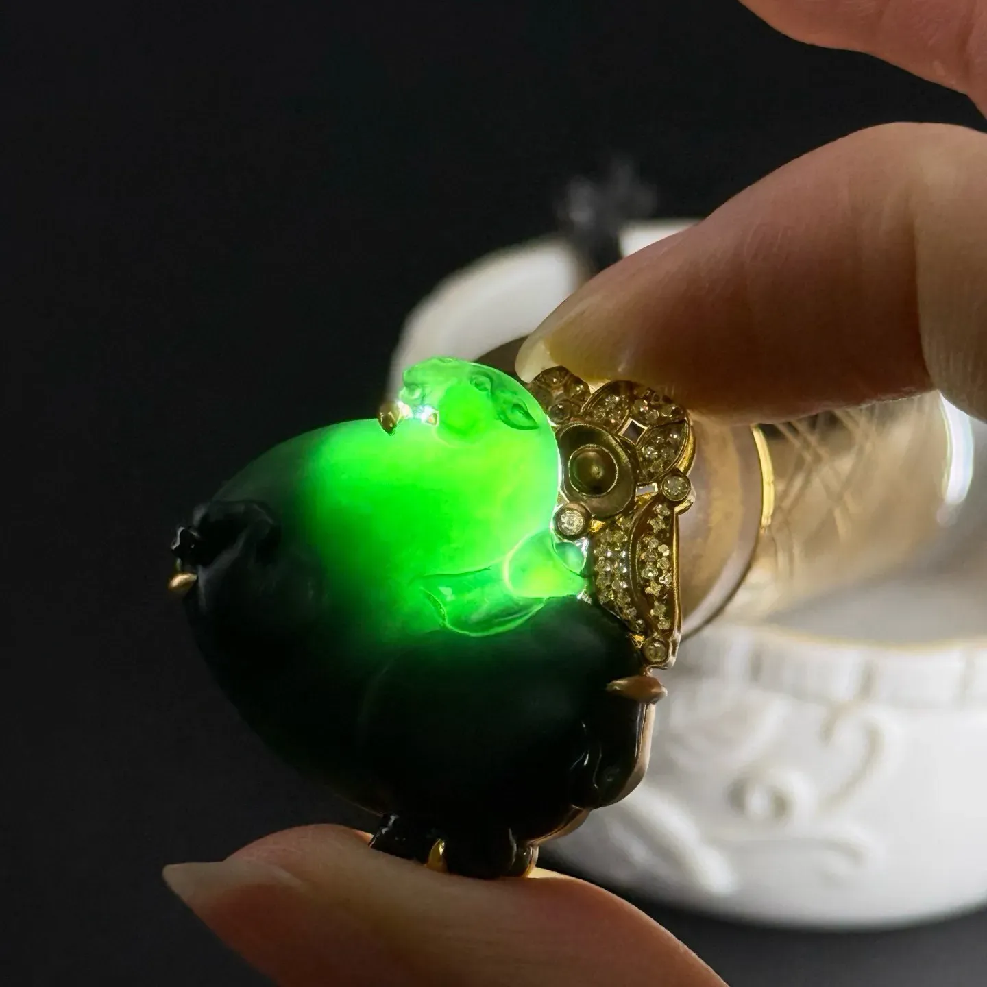 精品18k墨翠马上有钱 种好色正 黑度极好 打灯通透 油性十足 尺寸30.2