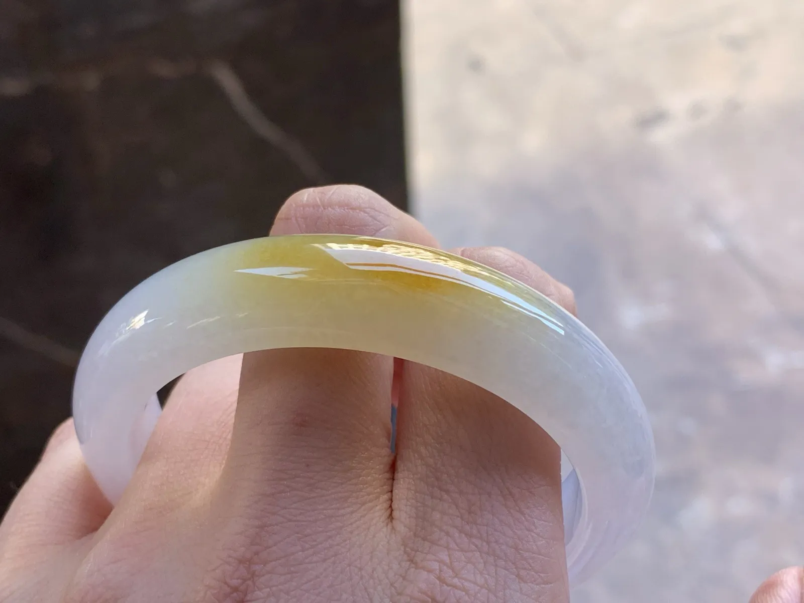 56-13.3-9

黄翡手镯^_^
水润独特