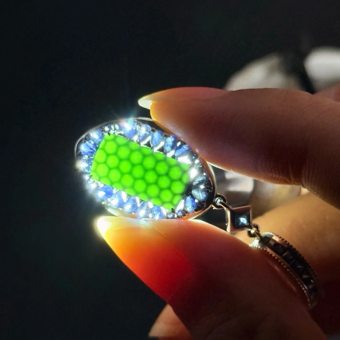 精品18k豪镶墨翠大耳坠 种好色正 黑度极好 打灯通透 油性十足 尺寸14.1