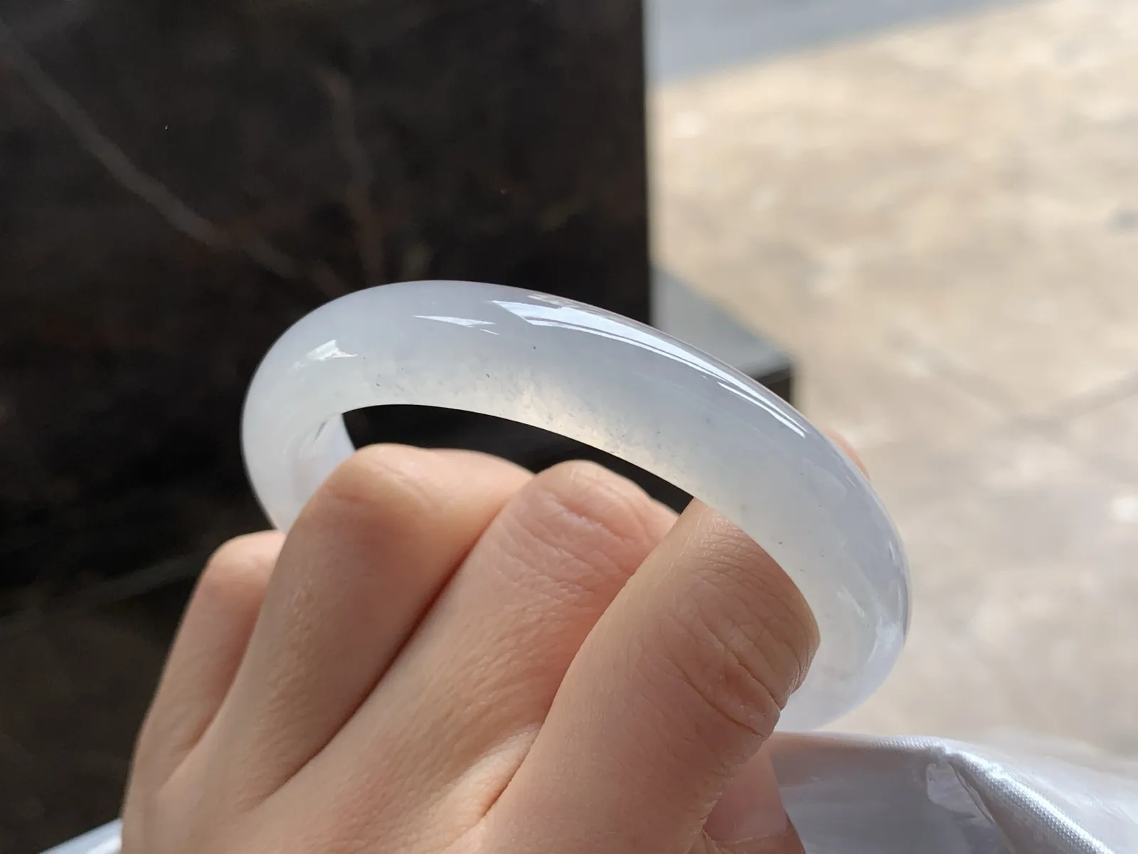 53-11.5-6.9

冰种贵妃手镯^_^冰透 正圈51可以带