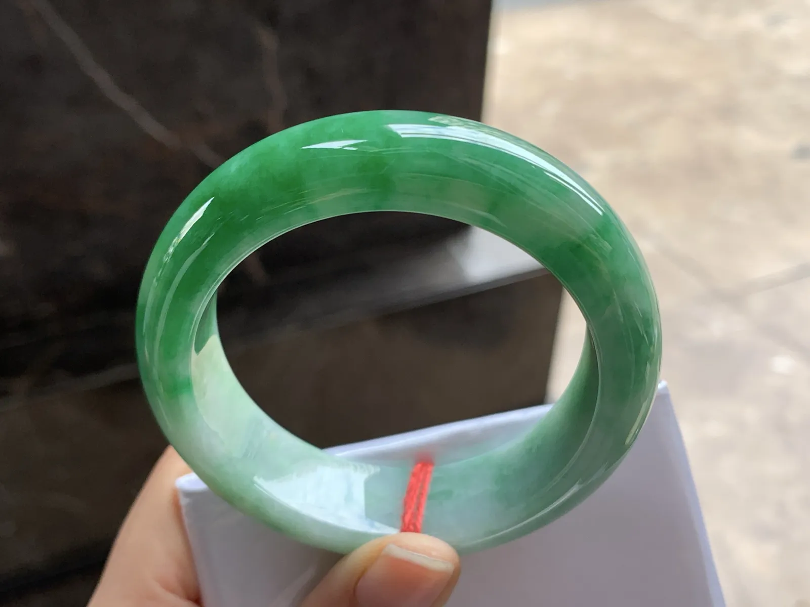 53-15.7-9.2

浓绿色宽版手镯^_^颜色浓郁 鲜艳