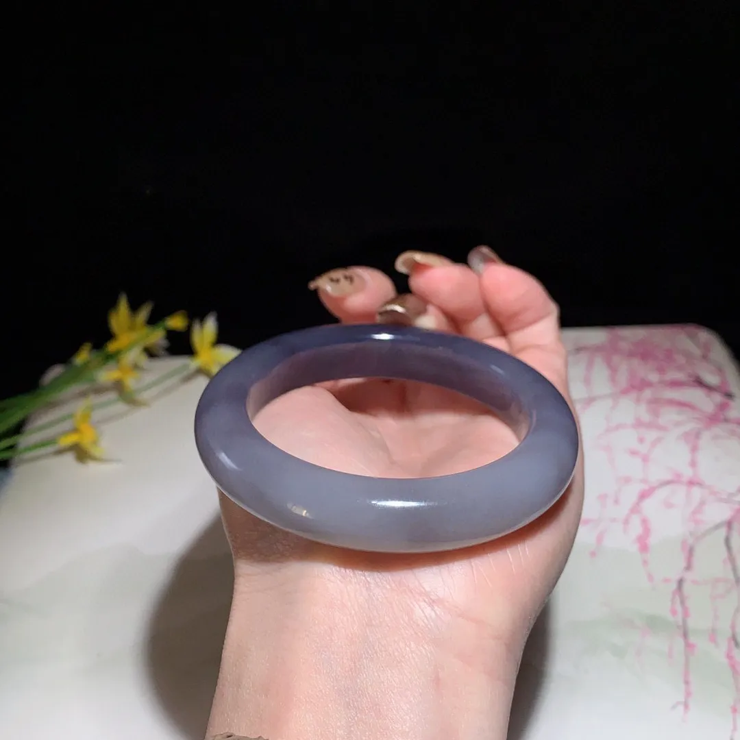 和田玉54.6圈口紫罗兰色手镯！玉质细腻油润 底色纯净 无裂无杂 脂粉好，品质好！