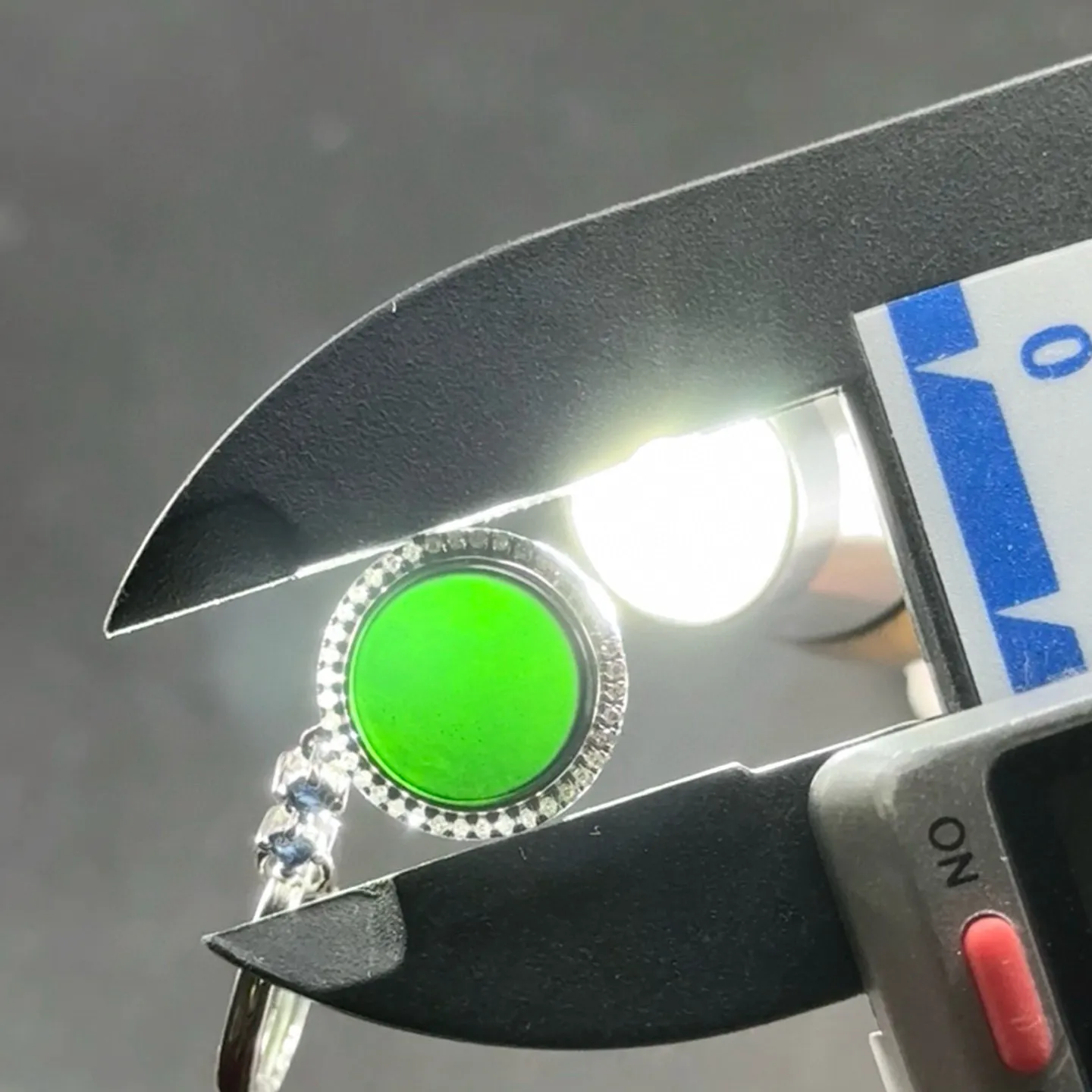 精品18k墨翠圆片耳坠 种好色正 黑度极好 打灯通透 油性十足 尺寸12.2