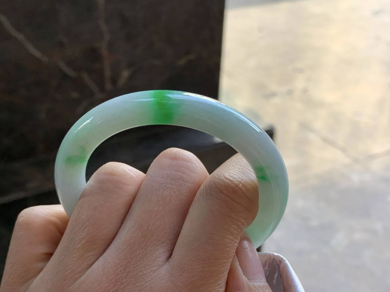 52-9.5

带色圆条手镯^_^颜色好看 细腻