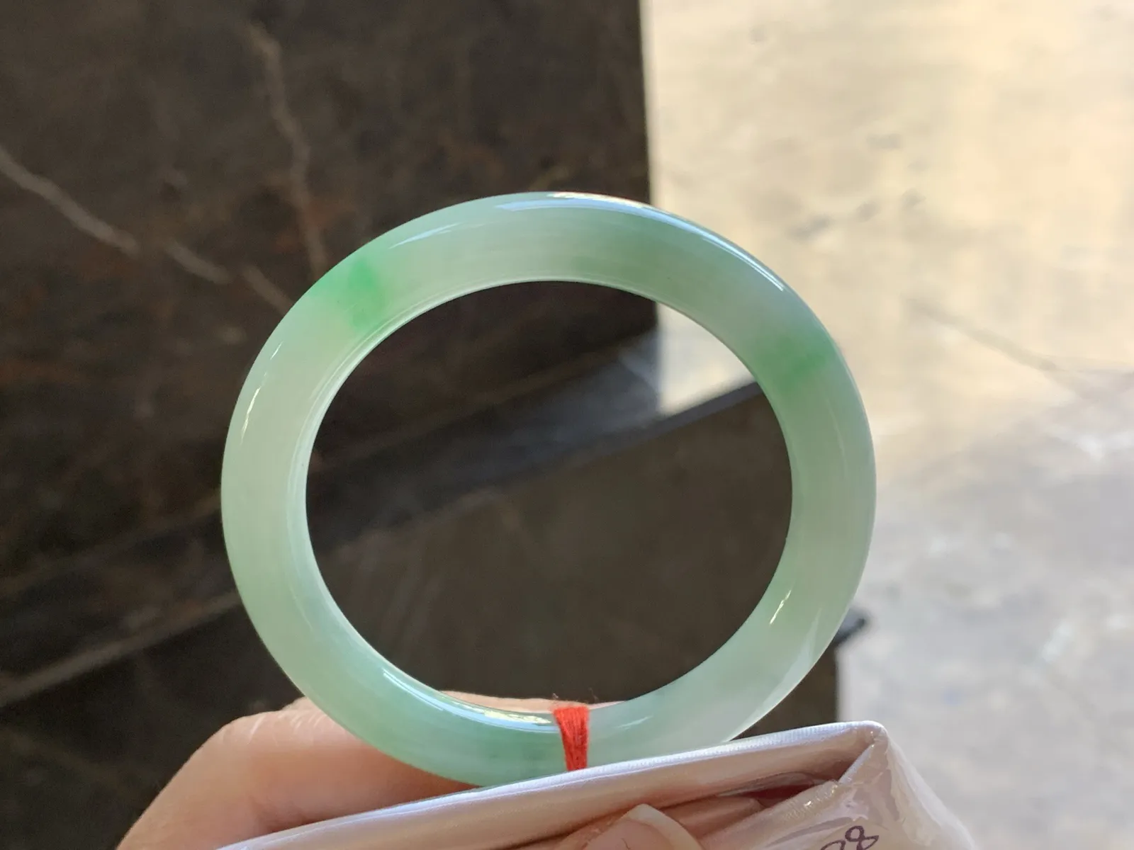 52-8.8

带色圆条手镯^_^细腻 清新