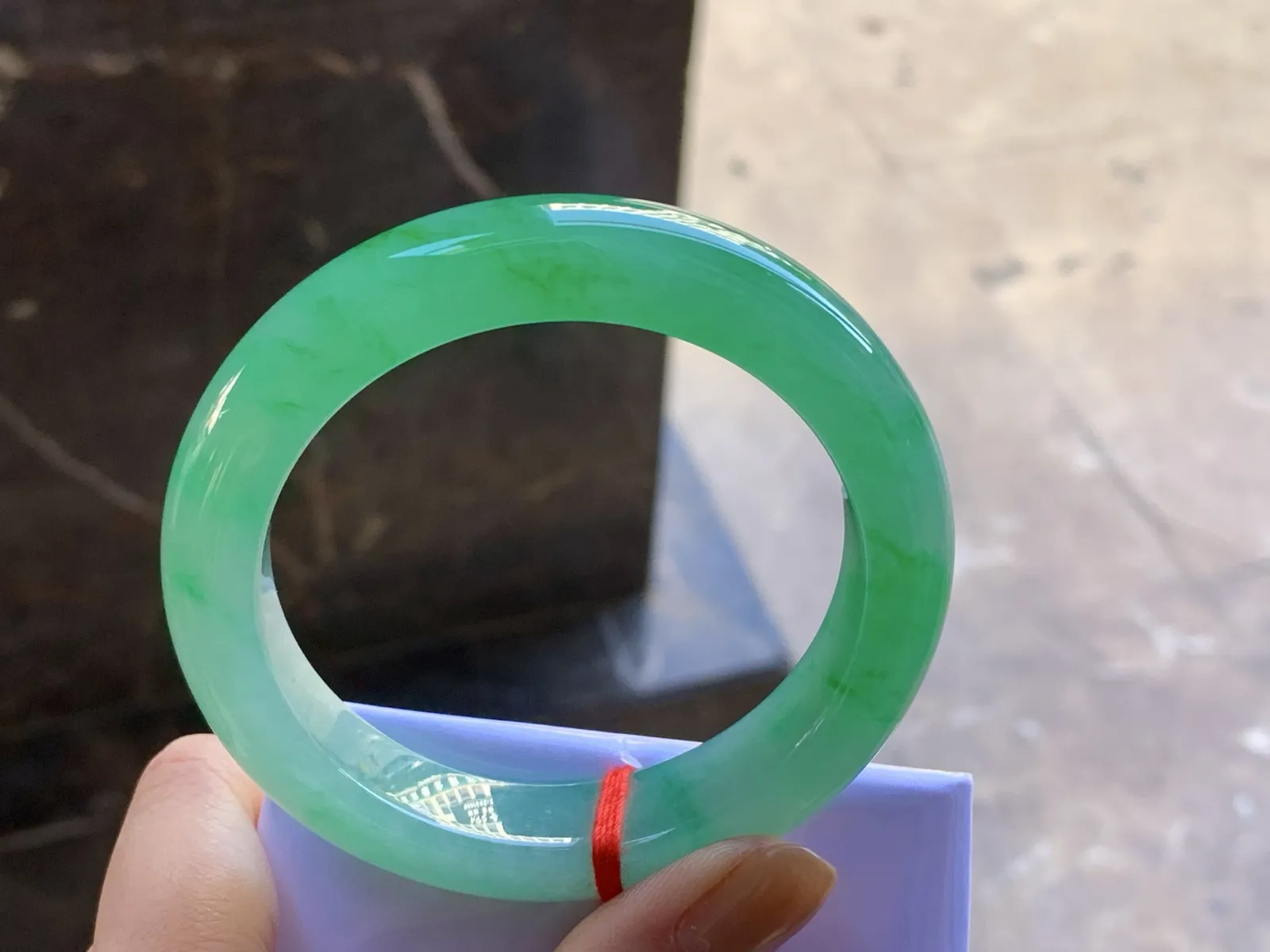 57.5-13.5-10

糯冰飘阳绿手镯^_^
种好水润