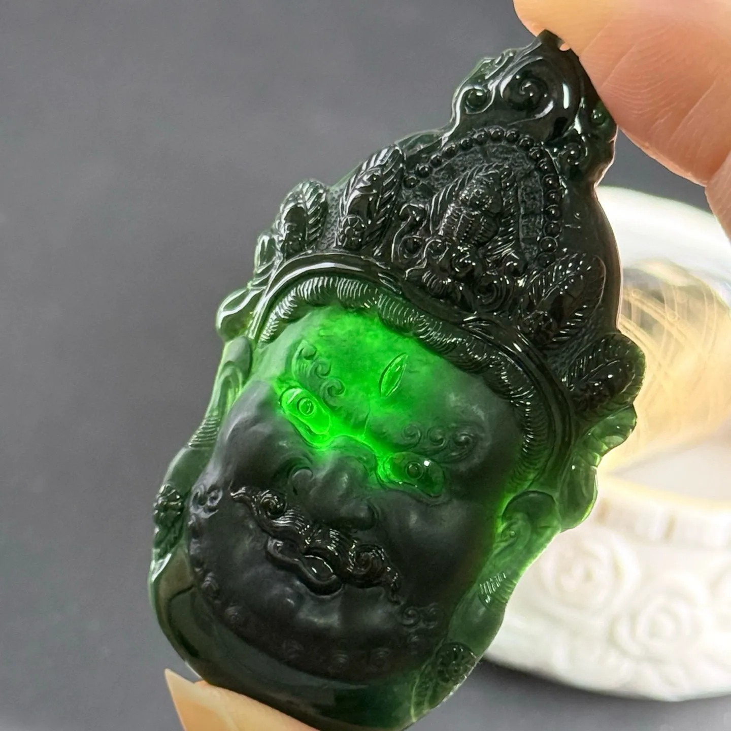 精品墨翠黄财神 种好色正 黑度极好 打灯通透 油性十足 61.1