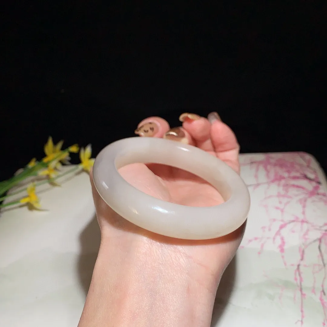 和田玉54.5圈口藕粉漂紫双色手镯！玉质细腻油润 底色纯净 无裂无杂 脂粉好，品质好！