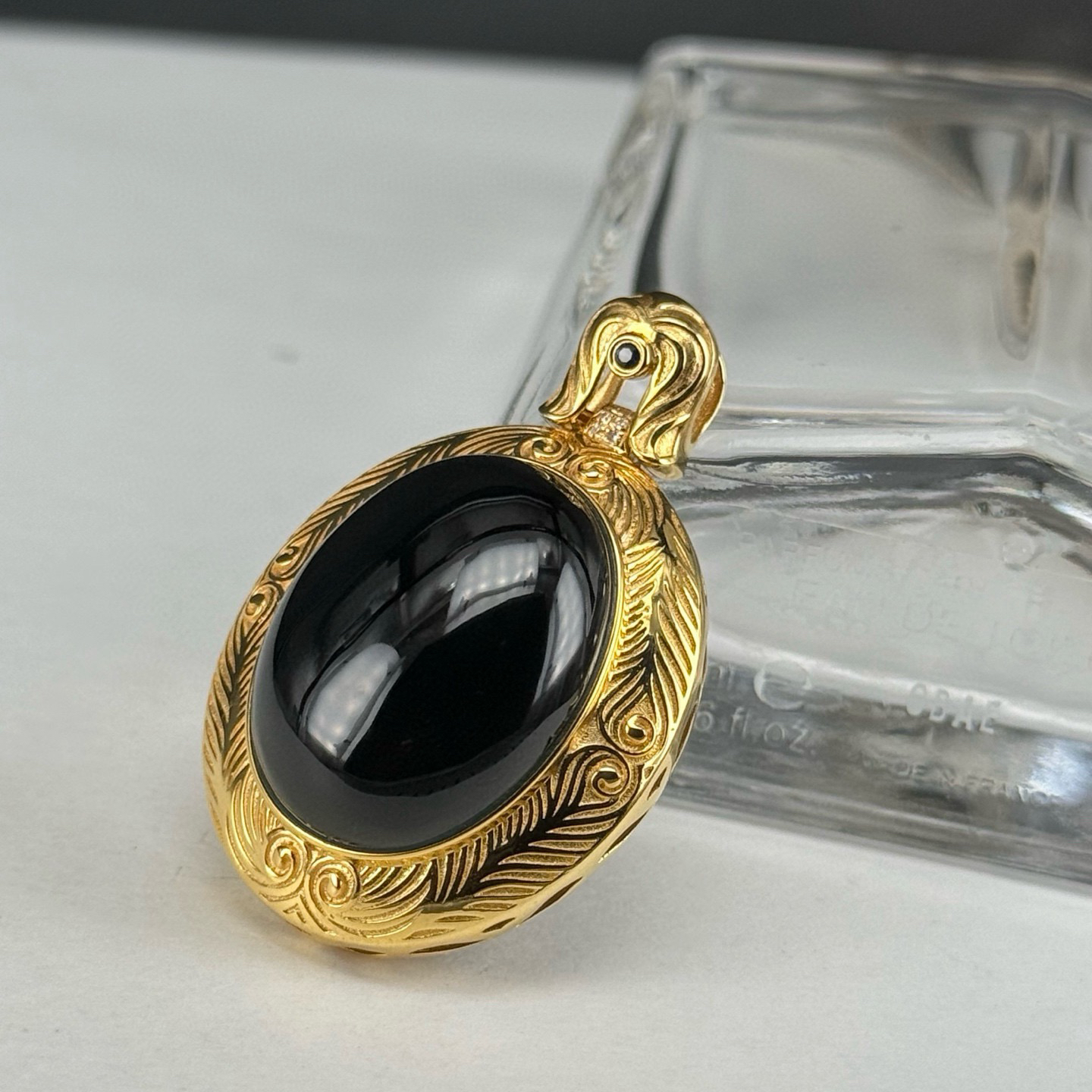 精品18k墨翠蛋面吊坠 种好色正 黑度极好 打灯通透 油性十足 尺寸40.1