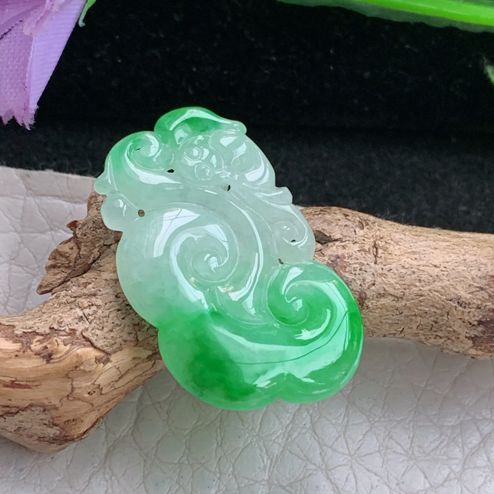 zen实拍28.6*17.8*3.5天然缅甸翡翠白底青瑞云如意玉吊坠 玉挂件