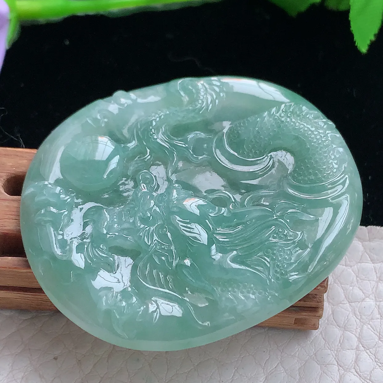 kh实拍51.2*44.5*5.5缅甸翡翠精雕满色晴水霸气龙牌 龙行天下玉吊坠 玉挂件